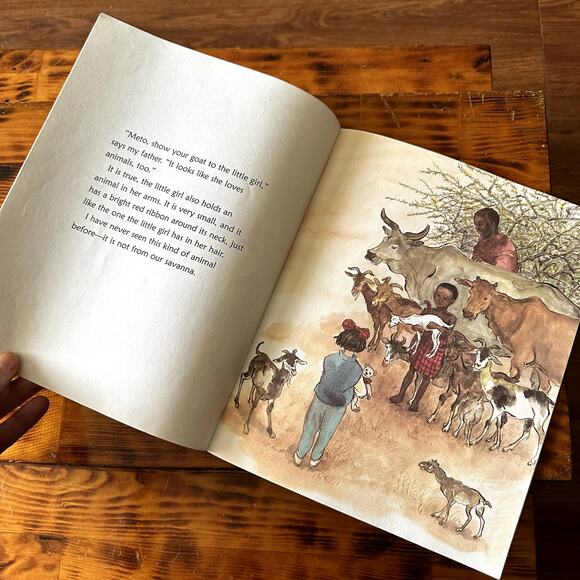 Vintage 2002 The First Bear In Africa Paperback Book - Picture 4 of 9